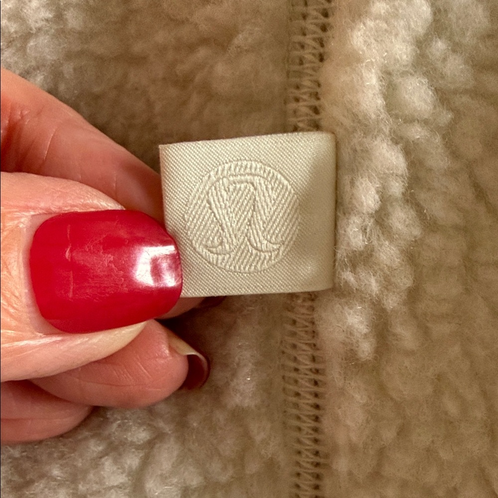 Lululemon Athletica Cream Vest - Picture 5 of 7